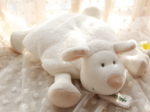 を年の羊の赤ちゃん-なだめる赤ちゃん安全な睡眠羊ぬいぐるみ人形の-ベッド-で羊子羊