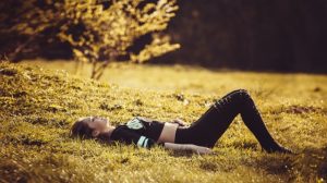 girl-lying-on-the-grass-1741487_640